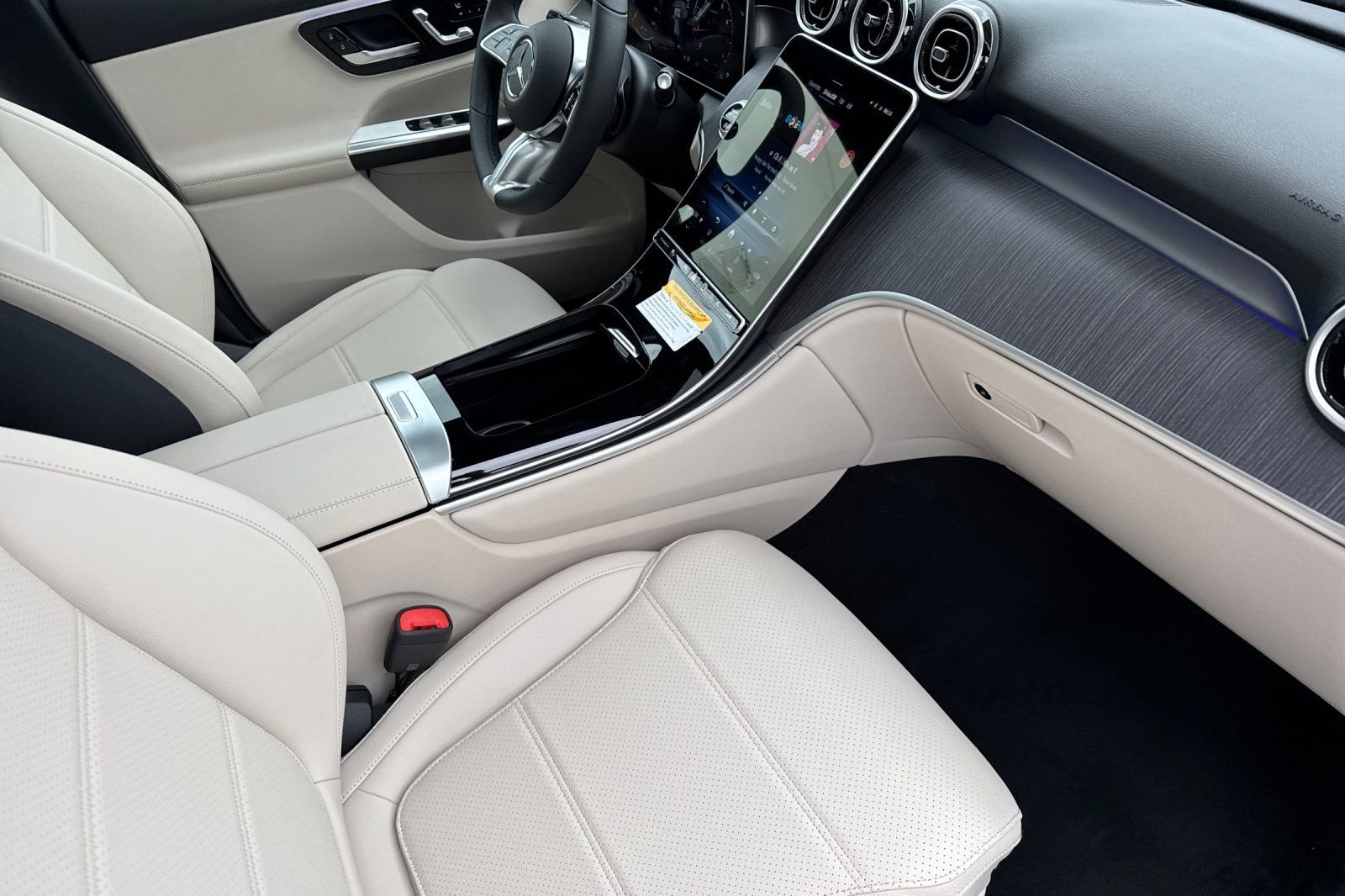 Used 2026 Black Mercedes-Benz GLC 300 image 17
