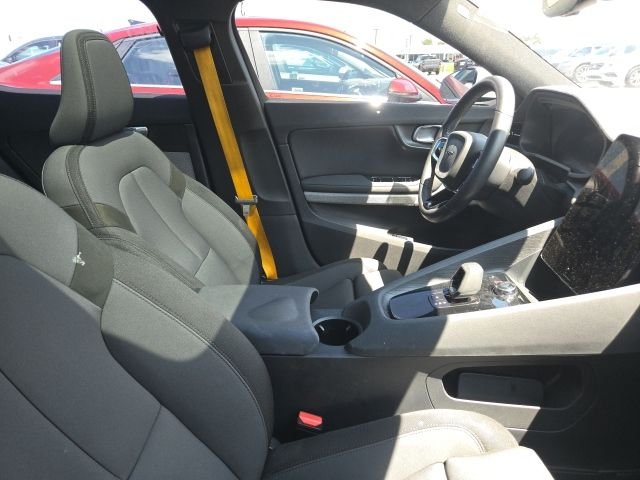 Used 2022 White Polestar Long Range Dual Motor image 4