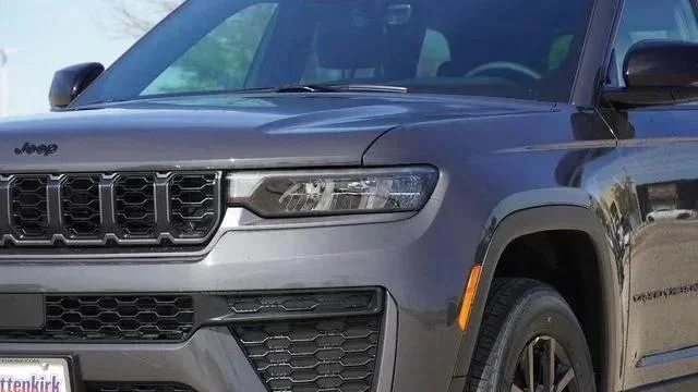 New 2026 Baltic Gray Metallic Clear-Coat Exterior Paint Jeep Laredo image 4
