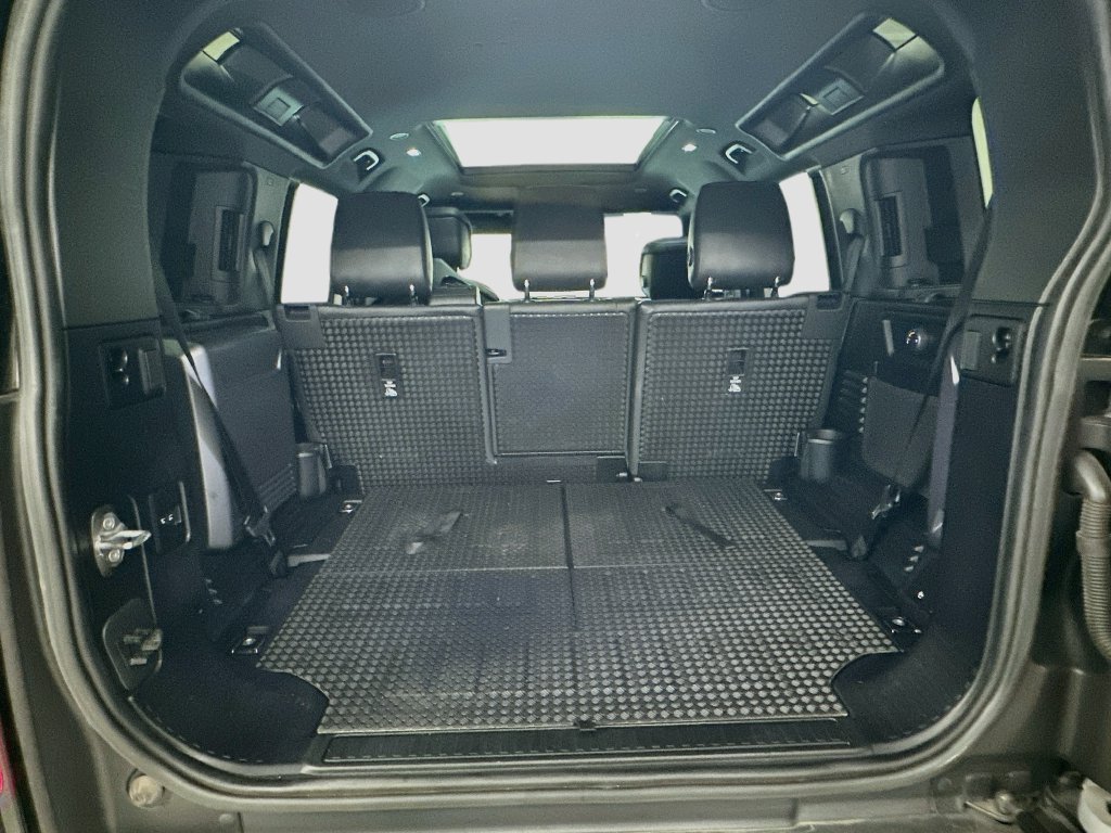 Used 2022 Silver Land Rover XS Edition image 27