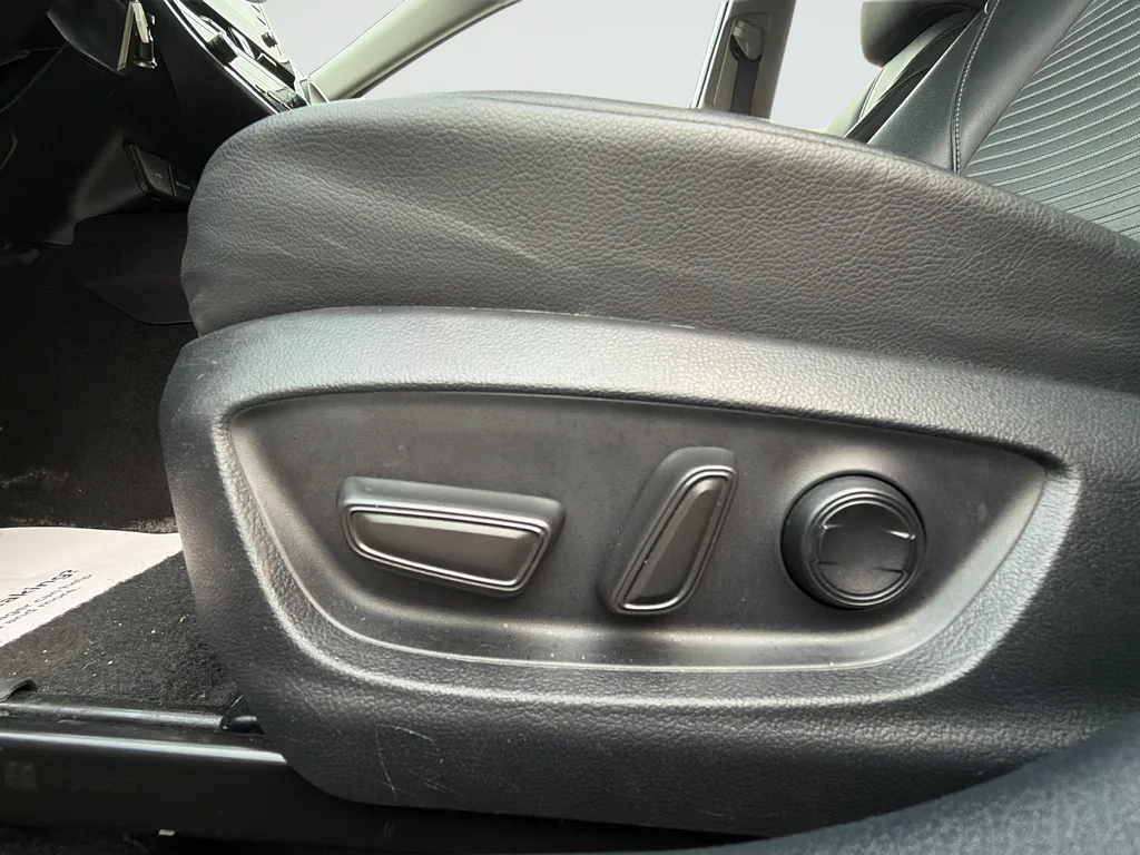 Used 2024 White Toyota  image 17