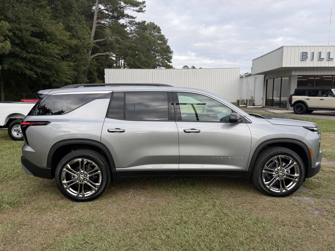 Used 2026 Gray Chevrolet LT 4dr SUV image 18
