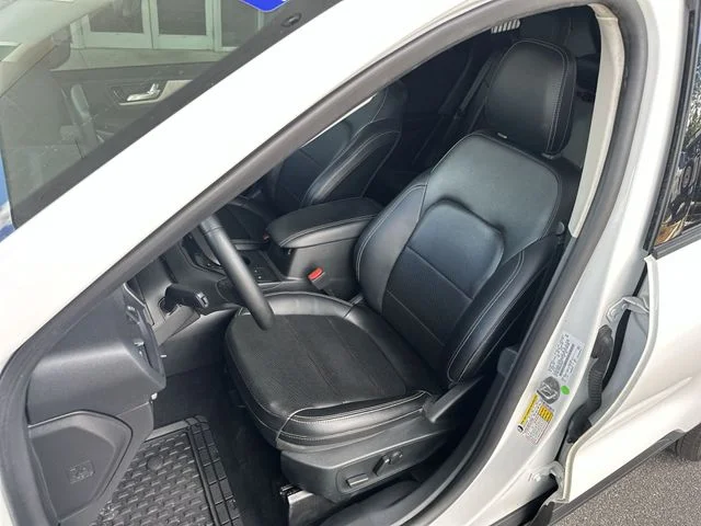 Used 2022 White Ford SEL image 12