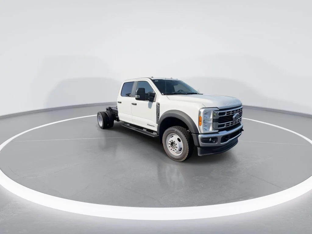 Used 2025 White Ford XL image 3