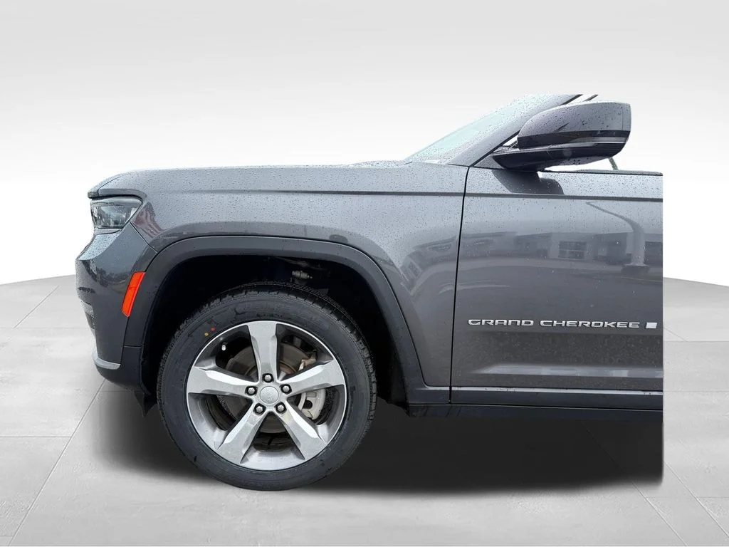Used 2022 Gray Jeep Limited image 22