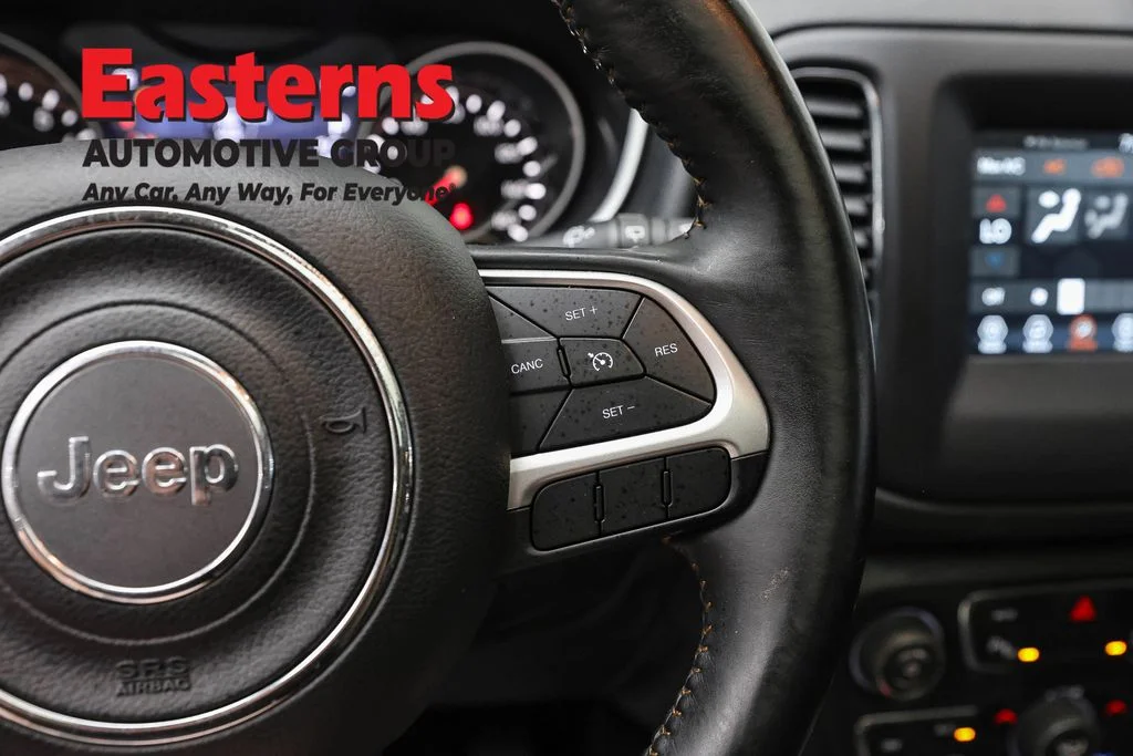 Used 2018 Black Jeep Latitude image 16