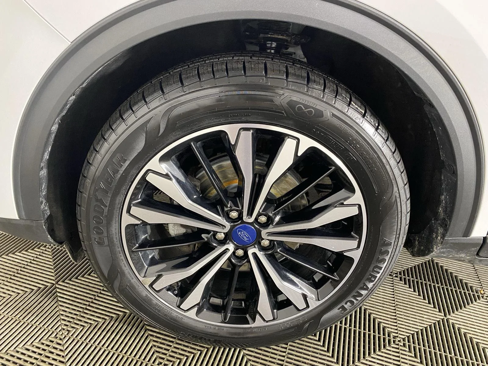 Used 2022 Oxford White Ford SE Hybrid image 29