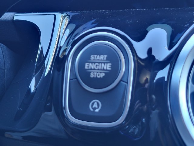 New 2026 Polar White Mercedes-Benz GLA 250 image 23