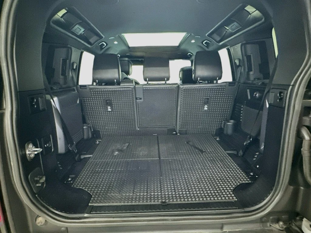 Used 2022  Land Rover XS Edition image 27