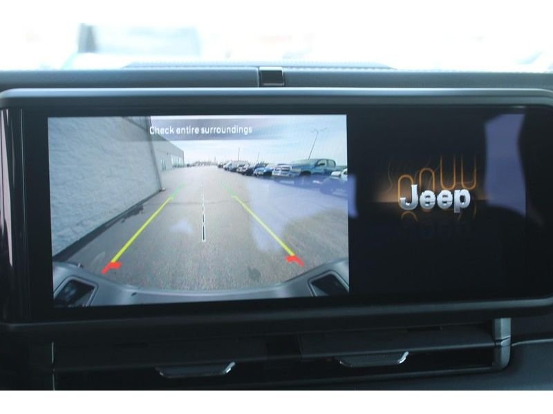 New 2026 Black Clear-Coat Exterior Paint Jeep Sahara 4x4 image 16