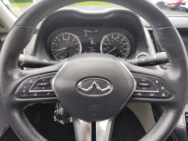 Used 2022 White INFINITI LUXE image 16