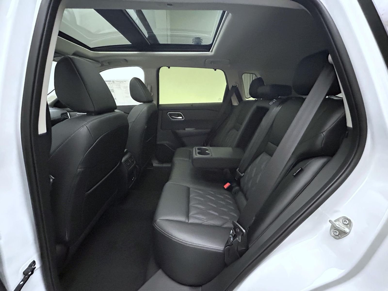 New 2026 White/off-white Nissan Platinum image 19