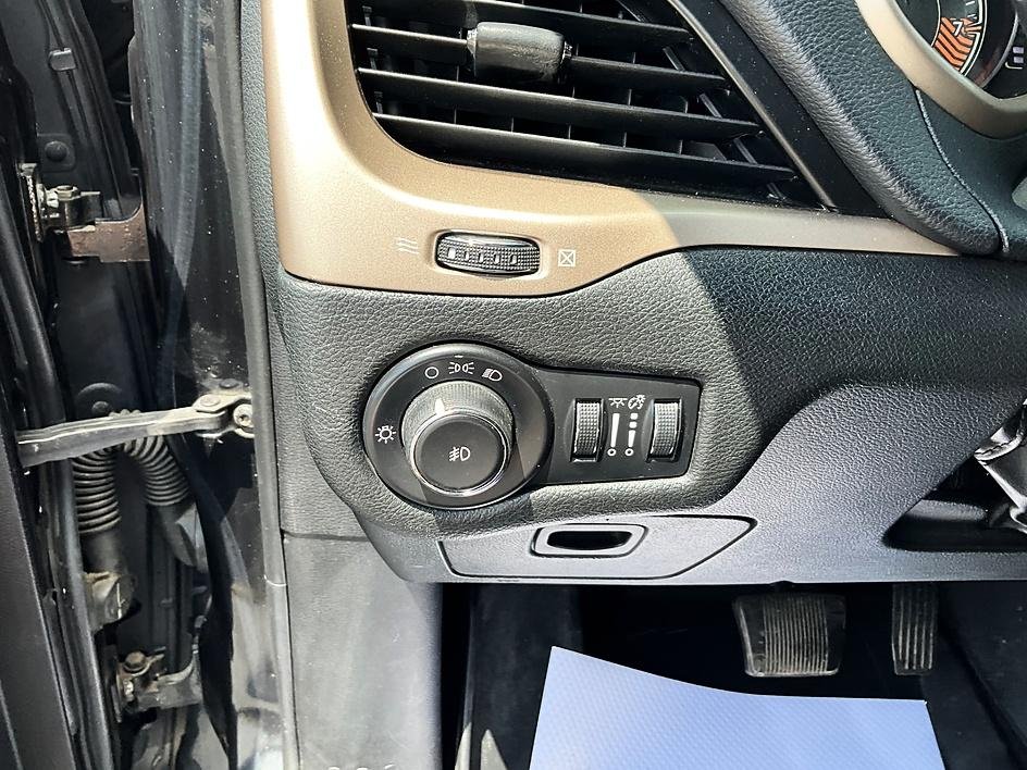 Used 2014 Black Jeep Latitude image 15