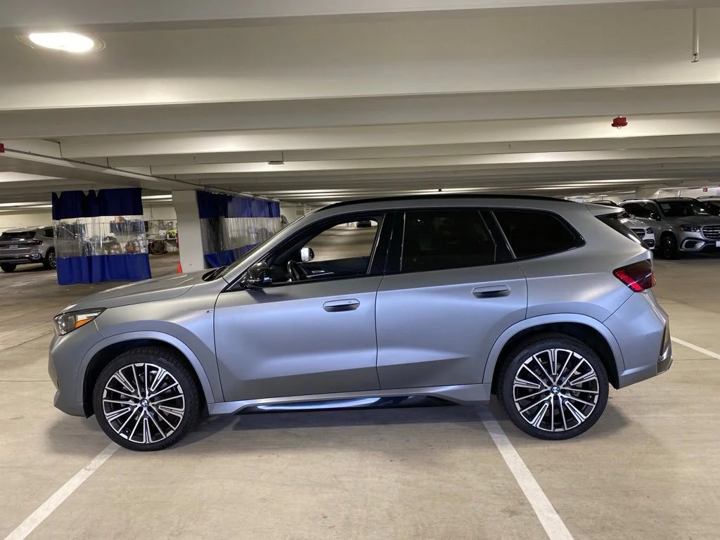 Used 2023 Gray Metallic BMW xDrive28i image 2
