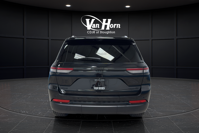 Used 2024 Diamond Black Crystal Pearlcoat Jeep Limited image 6