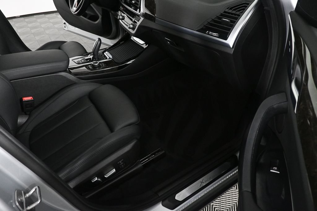 Used 2019 Silver BMW sDrive30i image 21