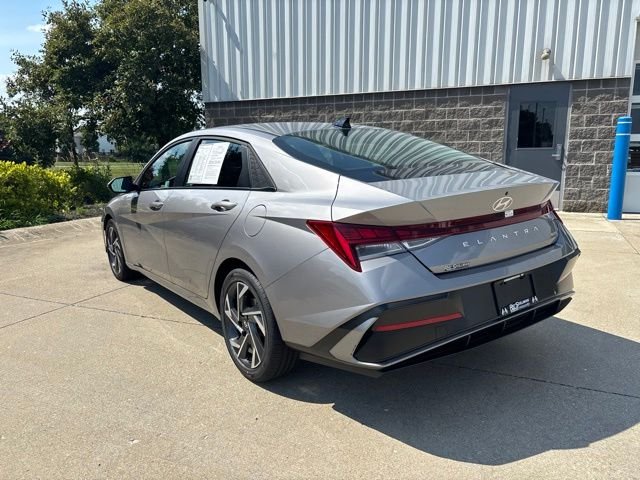 2025 Hyundai Elantra Limited - Photo 9