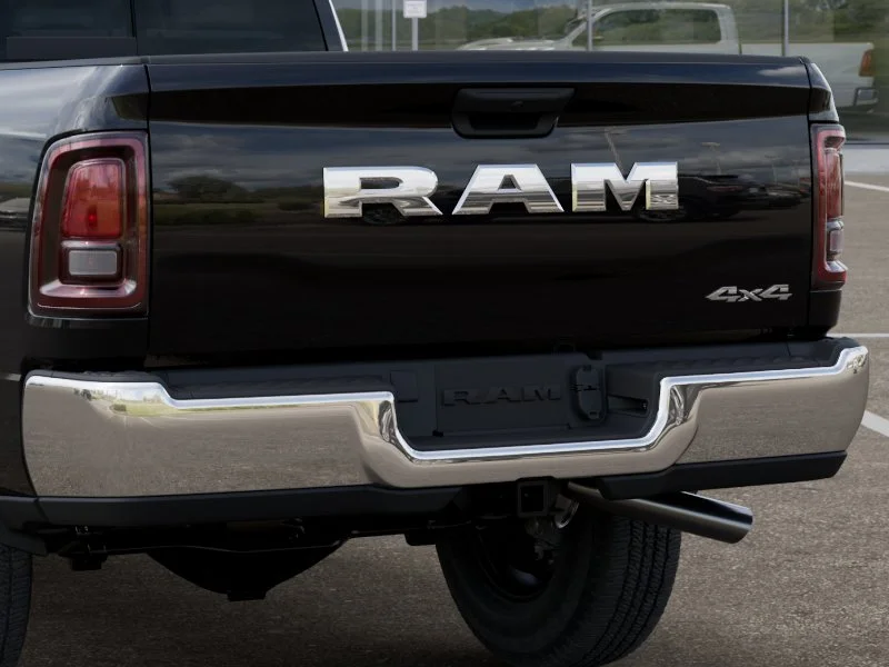 New 2026 Diamond Black Crystal Pearl-Coat Exterior Paint RAM Tradesman image 41