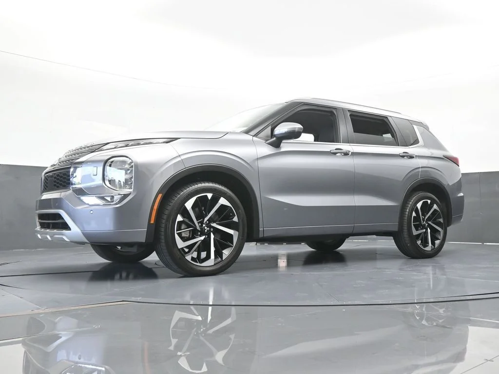 Used 2022 Silver Mitsubishi SEL image 60