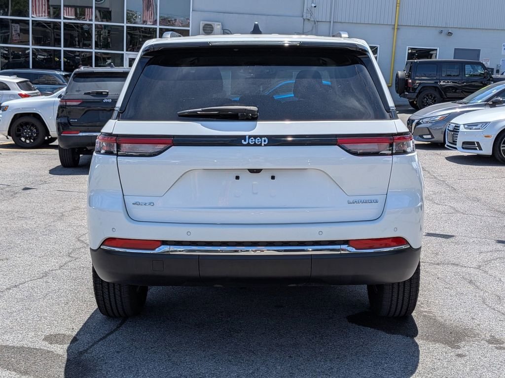 Used 2023 White Jeep Laredo image 7