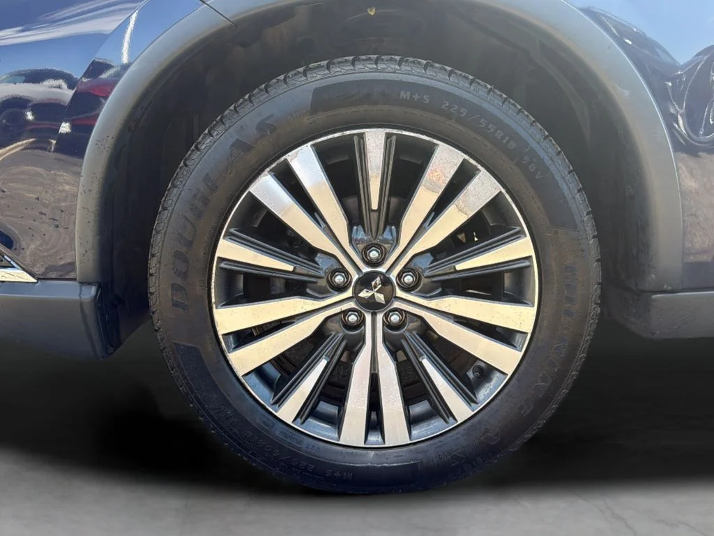 Used 2019  Mitsubishi SEL image 18