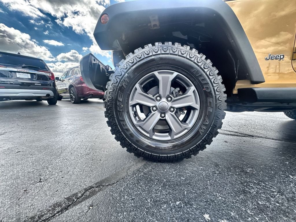 Used 2014 Beige Jeep Unlimited Rubicon image 10