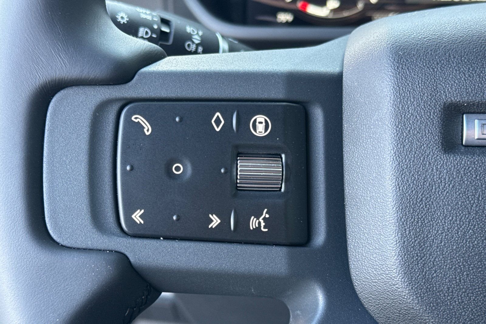 New 2026 Santorini Black Land Rover S image 28