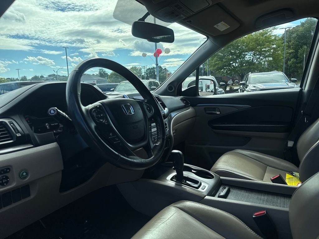 Used 2017  Honda EX-L image 15