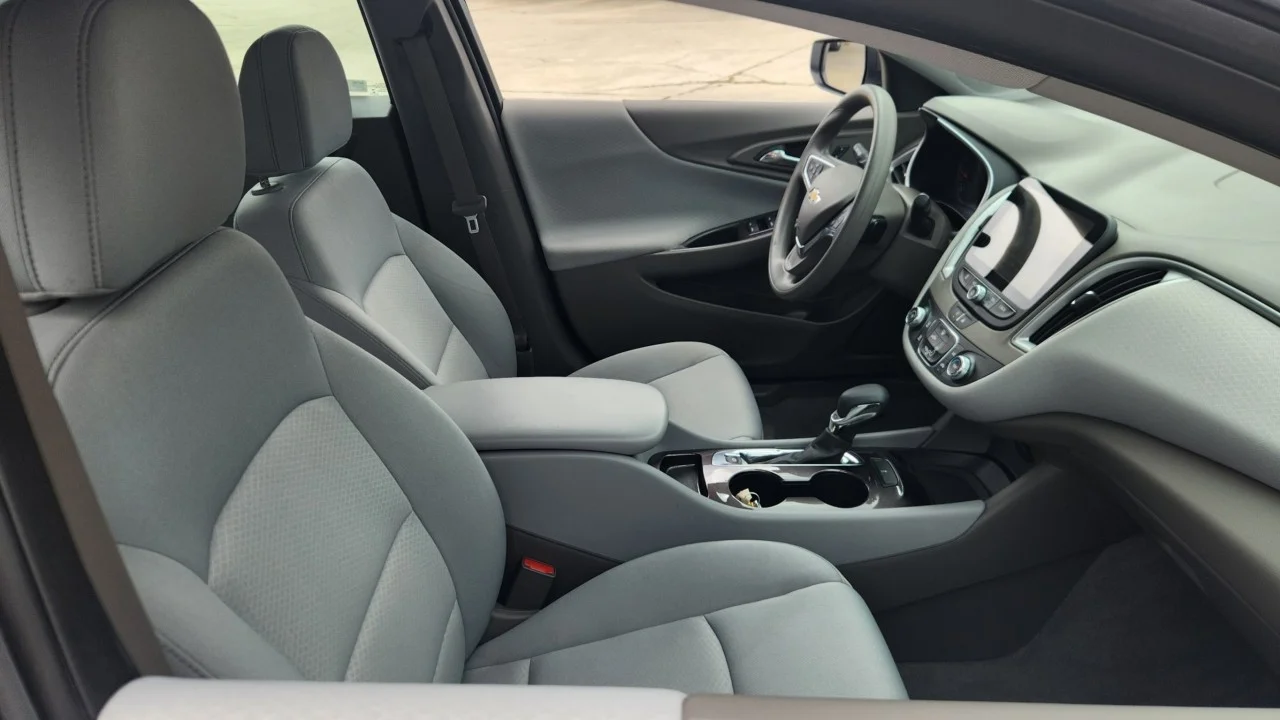 Used 2023 SUMMIT WHITE Chevrolet LS image 10