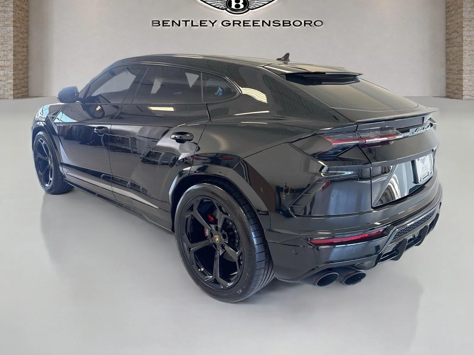 Used 2020 Nero Helene Metallic Lamborghini Base image 3