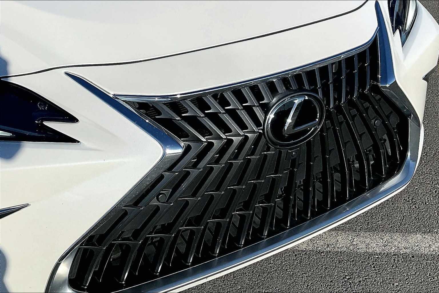 Used 2024 Eminent White Pearl Lexus Luxury image 29