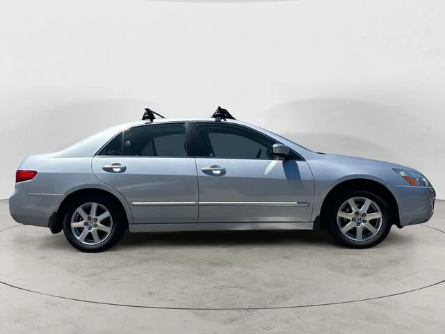Used 2005  Honda EX-L image 4