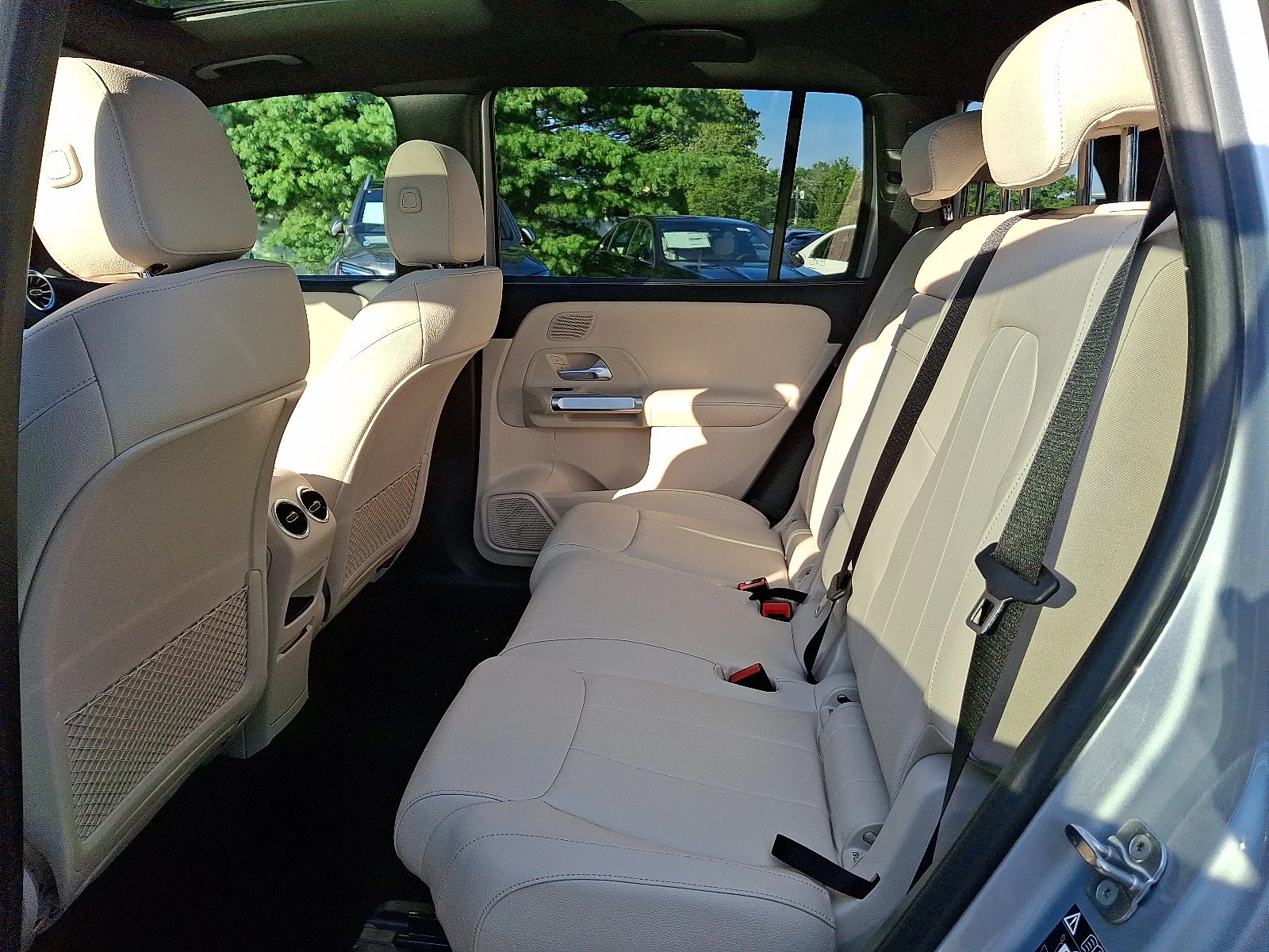 New 2026 Cirrus Silver Metallic Mercedes-Benz GLB 250 image 6