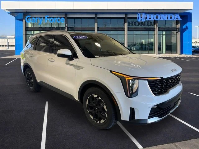 2025 Kia Sorento S AT's photo