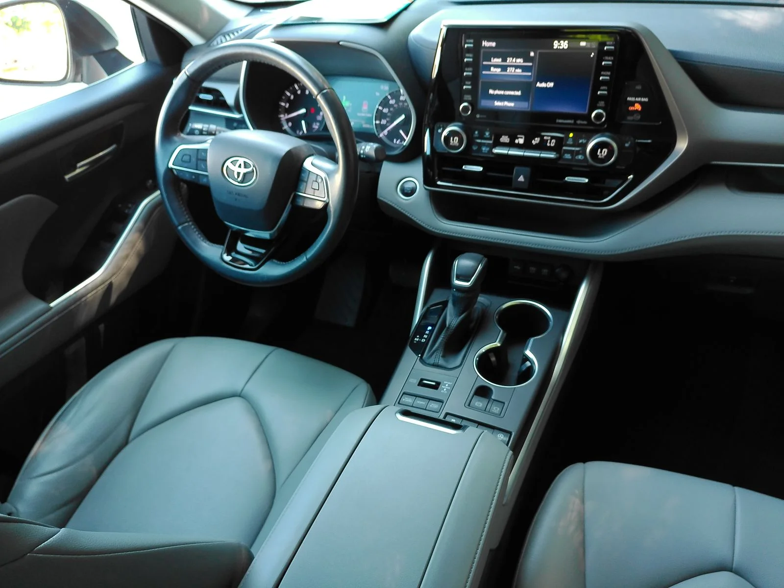 Used 2020 Silver Toyota XLE image 38