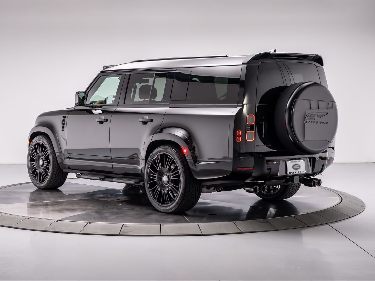 New 2026 Santorini Black Land Rover P500 V8 image 3