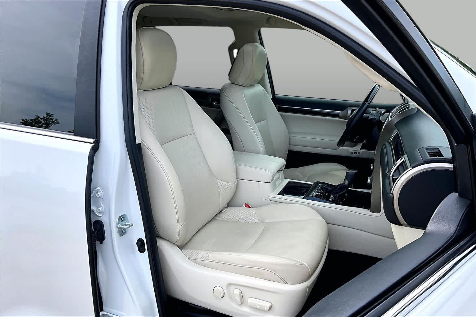 Used 2020 Starfire Pearl Lexus Luxury image 9
