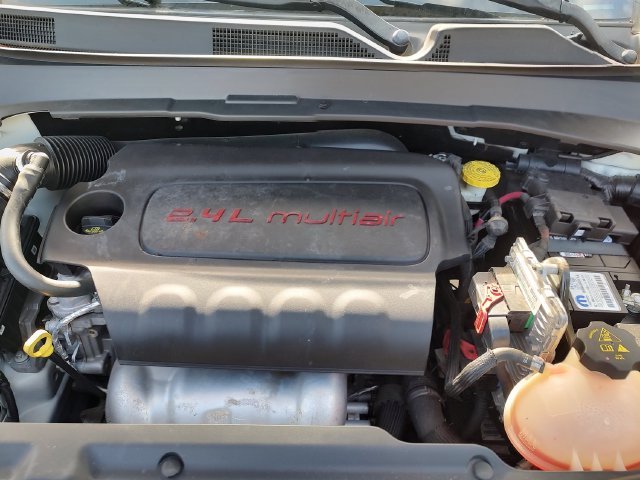 Used 2018 White Jeep Latitude image 31