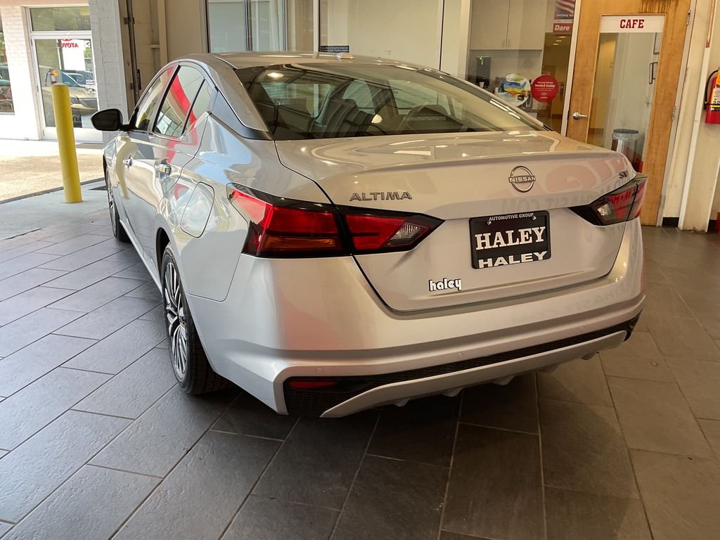 Used 2024 Silver Nissan 2.5 SV image 5