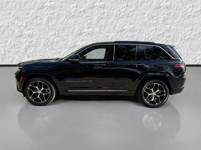 Used 2022 Diamond Black Jeep Summit Reserve image 6