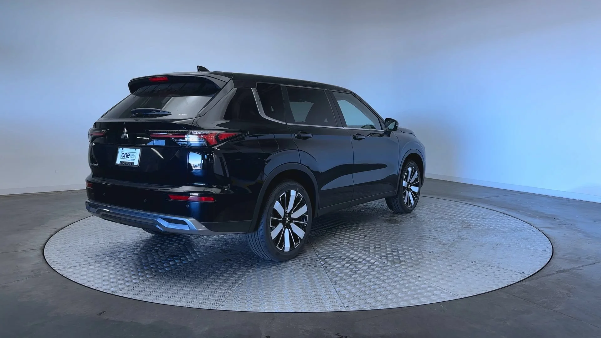New 2026 Labrador Black Pearl Mitsubishi SE image 8