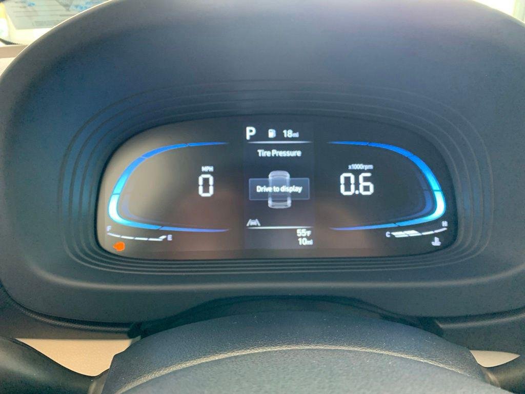 New 2026 White Hyundai SEL w/Two-Tone Roof image 6