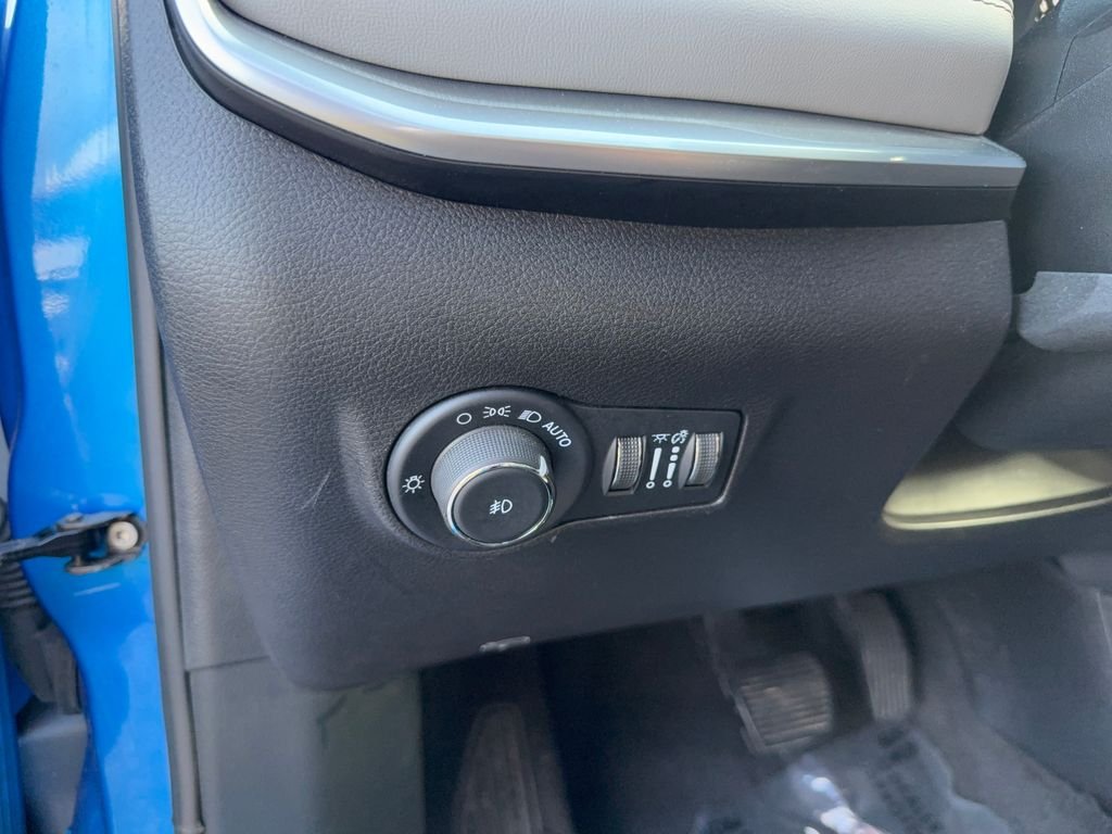Used 2025 Blue Jeep Limited image 15