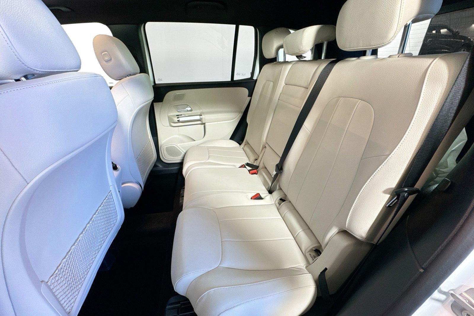New 2026 Polar White Mercedes-Benz GLB 250 image 22