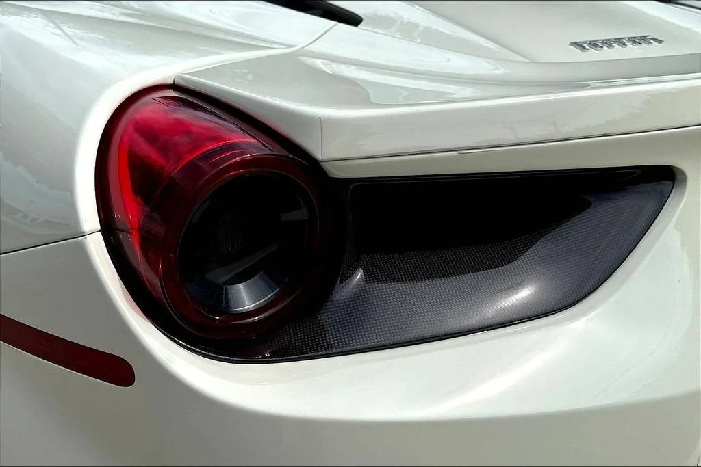 Used 2018 Bianco Avus Ferrari  image 18