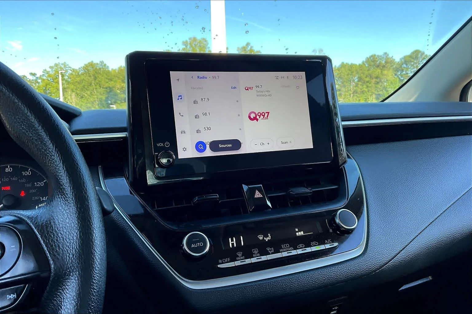 Used 2023 Ice Cap Toyota LE image 32