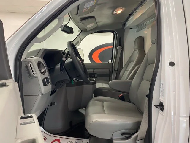 New 2025 Oxford White Ford E-350 SRW image 34