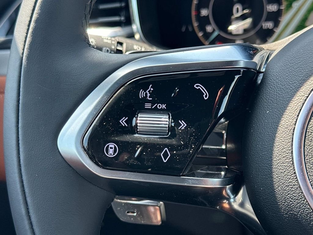 2025 Jaguar F-PACE R-Dynamic S - Photo 8