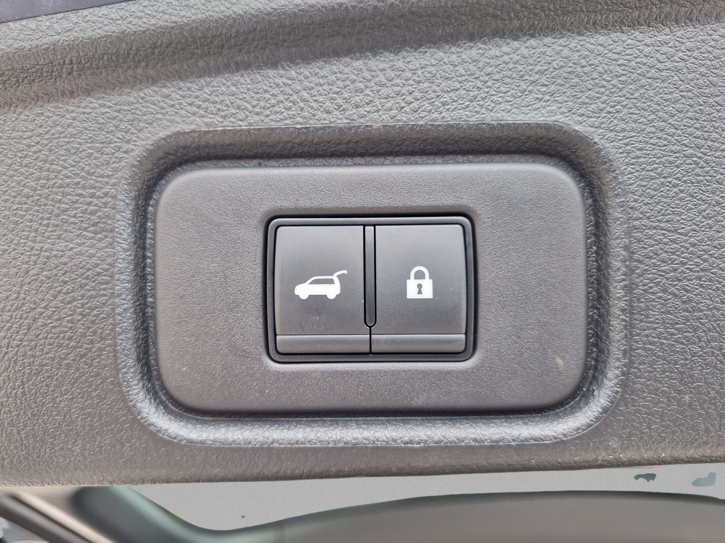 2025 Nissan Pathfinder SV - Photo 12