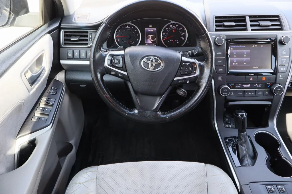 Used 2016 Gray Toyota XSE V6 image 22